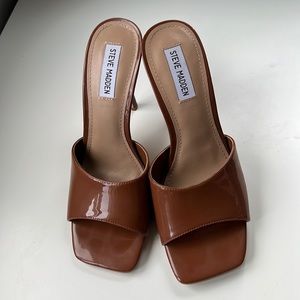 Steve Madden nude patent leather slide sandals
